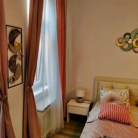 Goldcentral Apartment Comfort Budapeste Exterior foto
